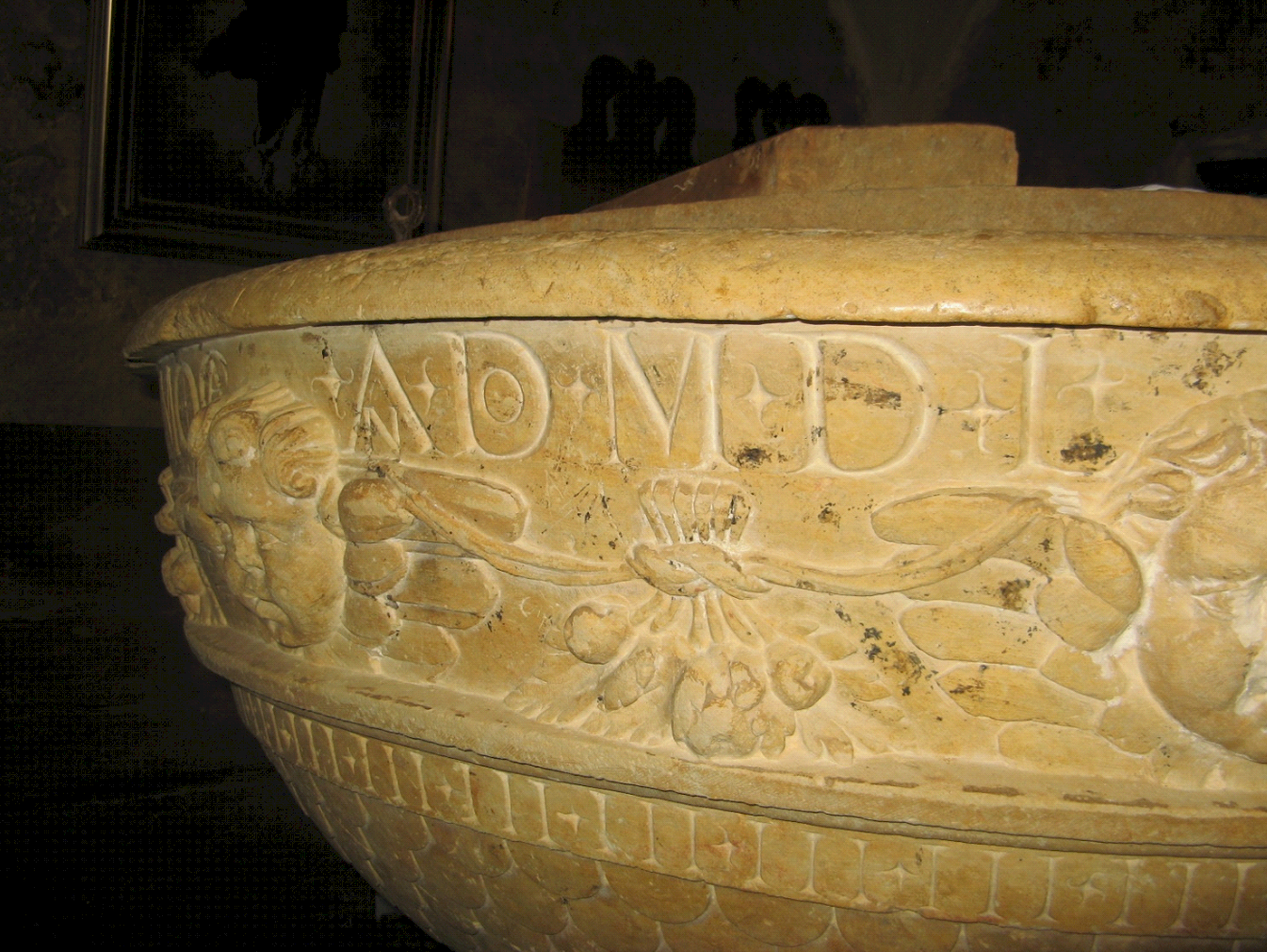 Pila Bautismal de la Iglesia de Santa Ana de Villavelasco. Detalle.